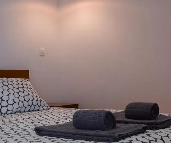 Aurora Garden Apartment *